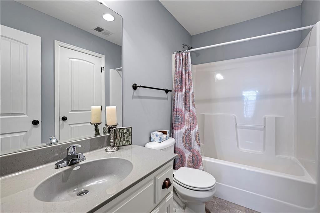 15704 Bond Street — photo 36