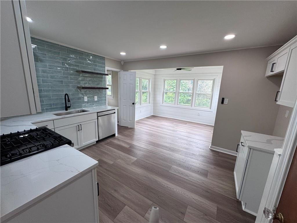 Photo 5 of 29 - 6437 Craig Street, Merriam, KS 66202