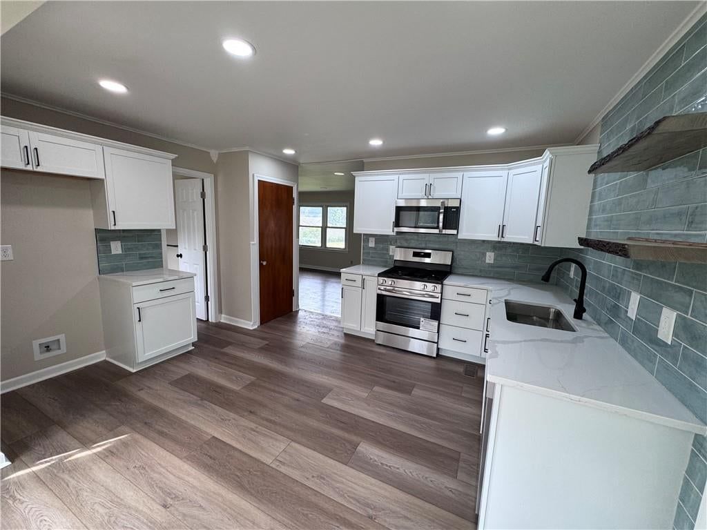 Photo 6 of 29 - 6437 Craig Street, Merriam, KS 66202