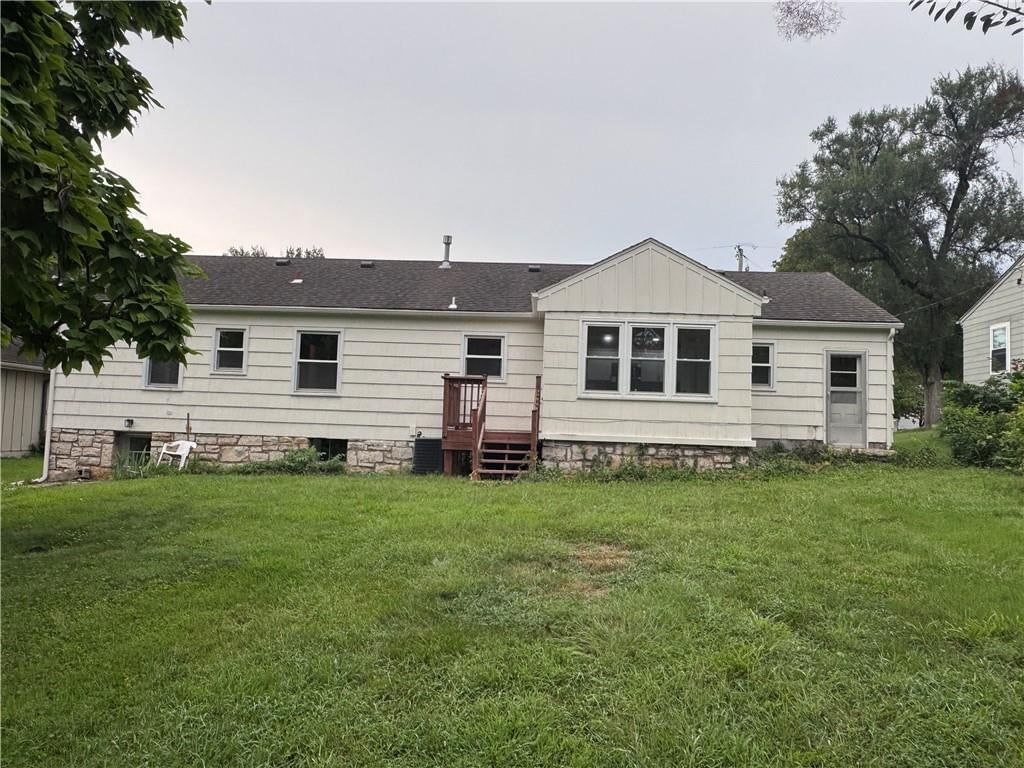 Photo 24 of 29 - 6437 Craig Street, Merriam, KS 66202