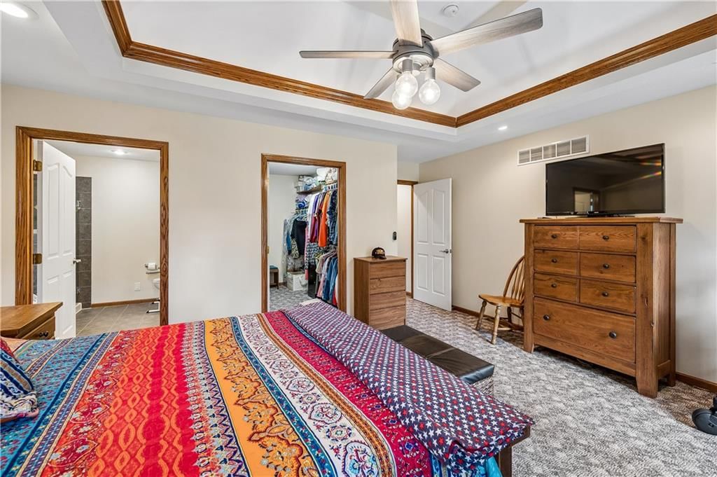 Photo 13 of 37 - 1707 Lynn Road, Excelsior Springs, MO 64024