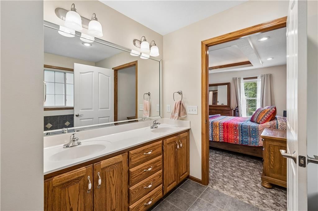 Double vanity at 1707 Lynn Road, Excelsior Springs, MO 64024