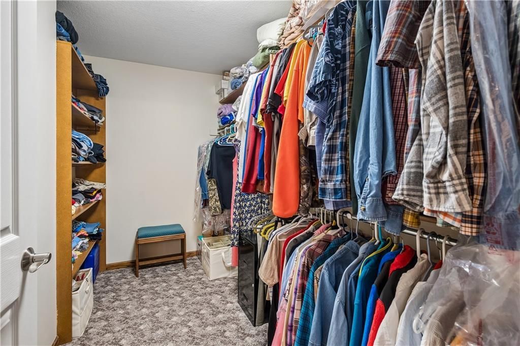 Photo 16 of 37 - 1707 Lynn Road, Excelsior Springs, MO 64024