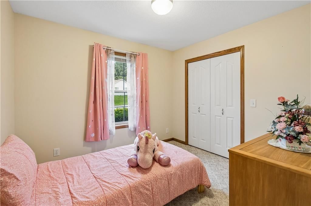 Photo 17 of 37 - 1707 Lynn Road, Excelsior Springs, MO 64024