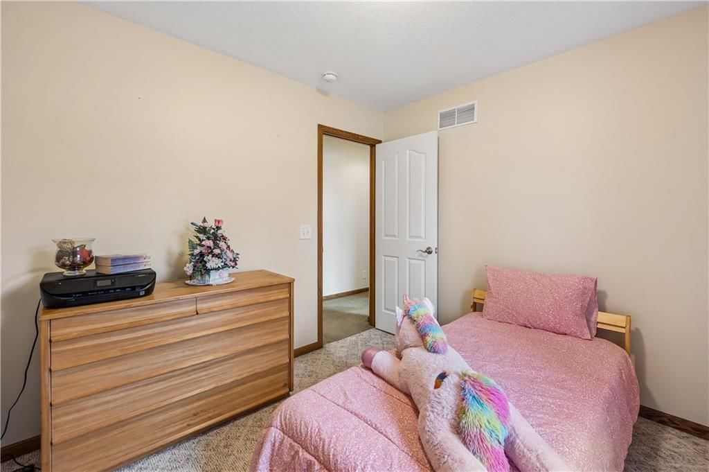 Photo 18 of 37 - 1707 Lynn Road, Excelsior Springs, MO 64024