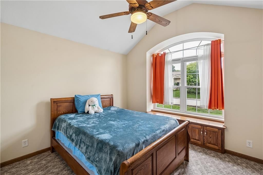 Photo 19 of 37 - 1707 Lynn Road, Excelsior Springs, MO 64024