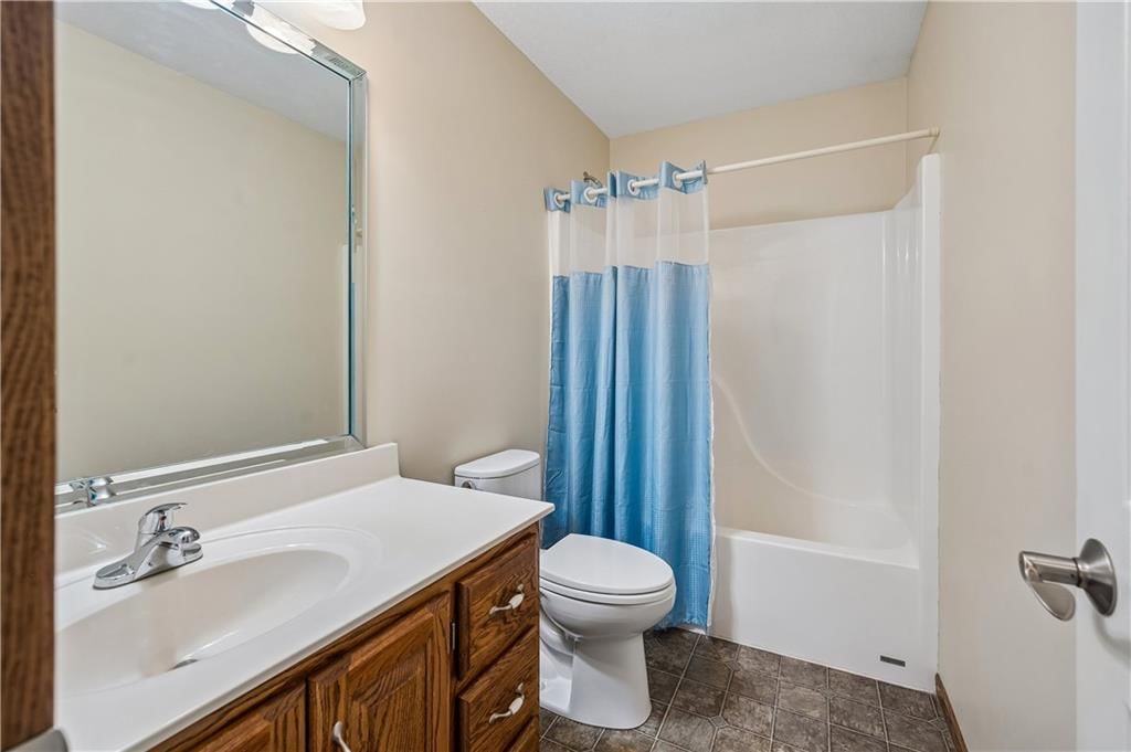 Photo 21 of 37 - 1707 Lynn Road, Excelsior Springs, MO 64024