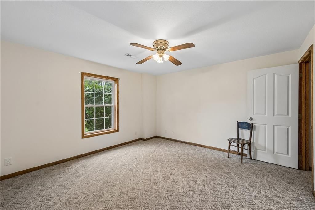 Photo 27 of 37 - 1707 Lynn Road, Excelsior Springs, MO 64024