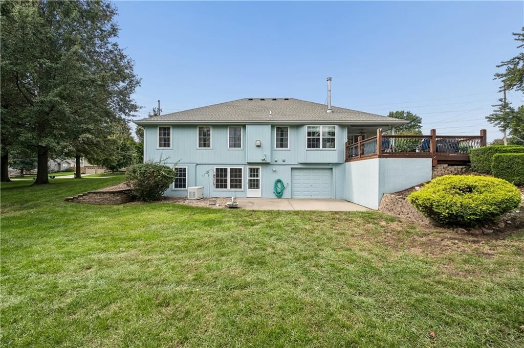 Deck and covered patio at 1707 Lynn Road, Excelsior Springs, MO 64024
