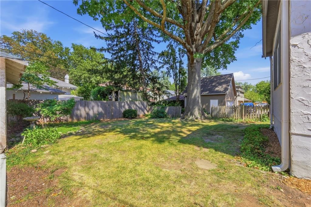 1020 W 71st Terrace — photo 36