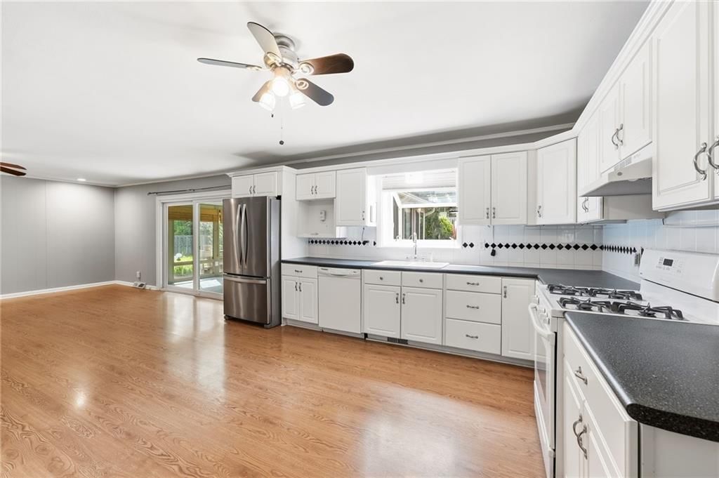 Photo 18 of 59 - 605 W 96th Street, Kansas City, MO 64114