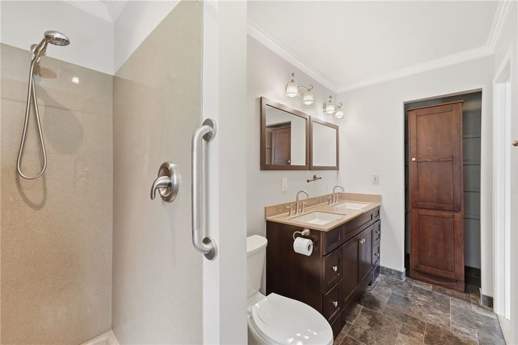 Photo 25 of 59 - 605 W 96th Street, Kansas City, MO 64114