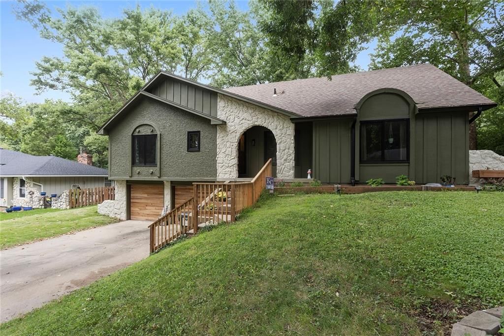 103 Ralph Drive, Lansing, KS