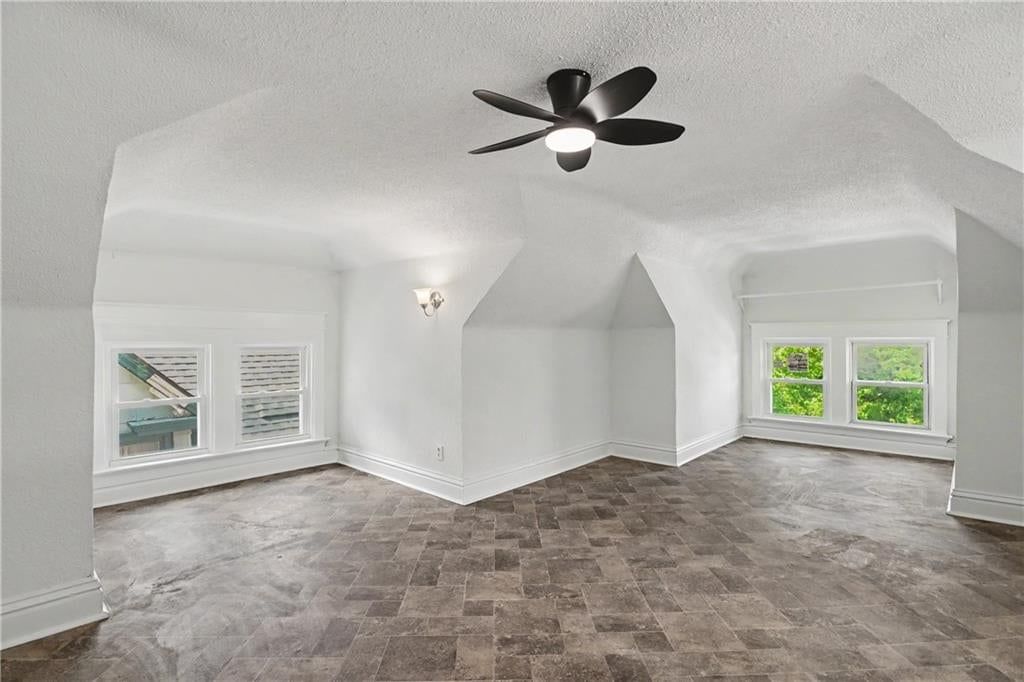2531 Olive Street — photo 34