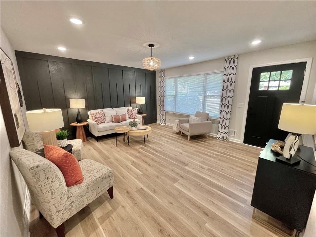 2512 Queen Ridge Drive — photo 2