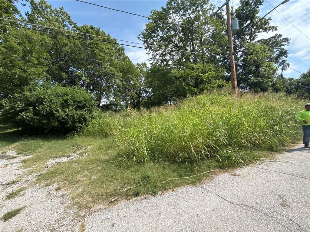 11328 E Lexington Avenue, Independence, MO: listing photo 2