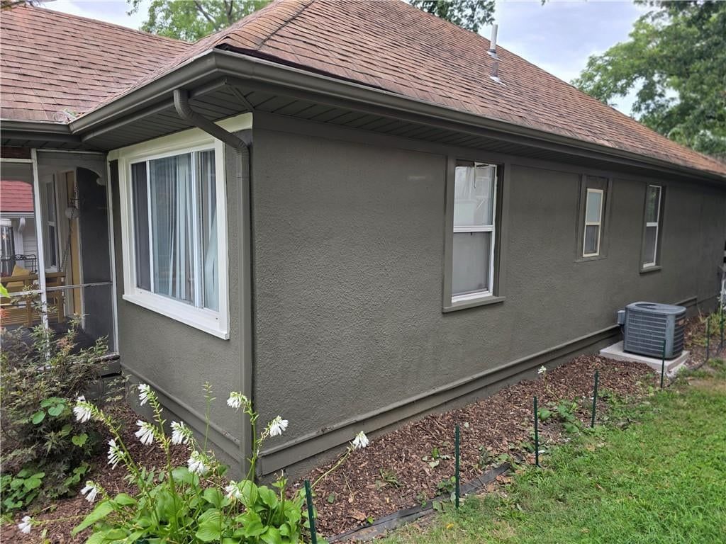 342 N oakley Avenue — photo 3