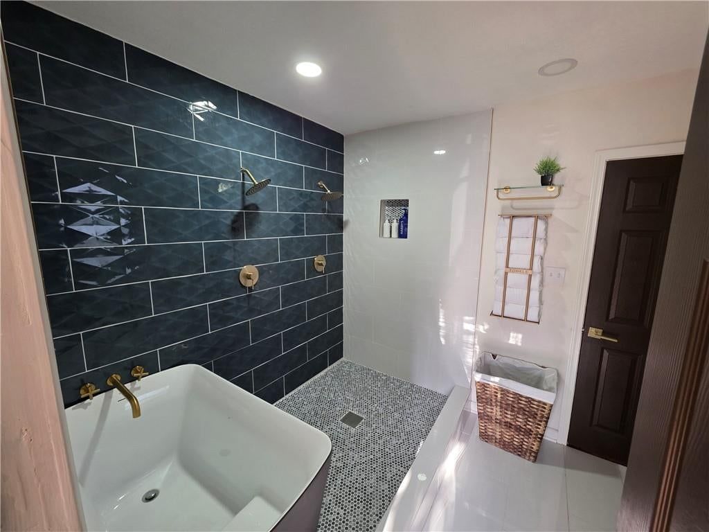 342 N oakley Avenue — photo 4