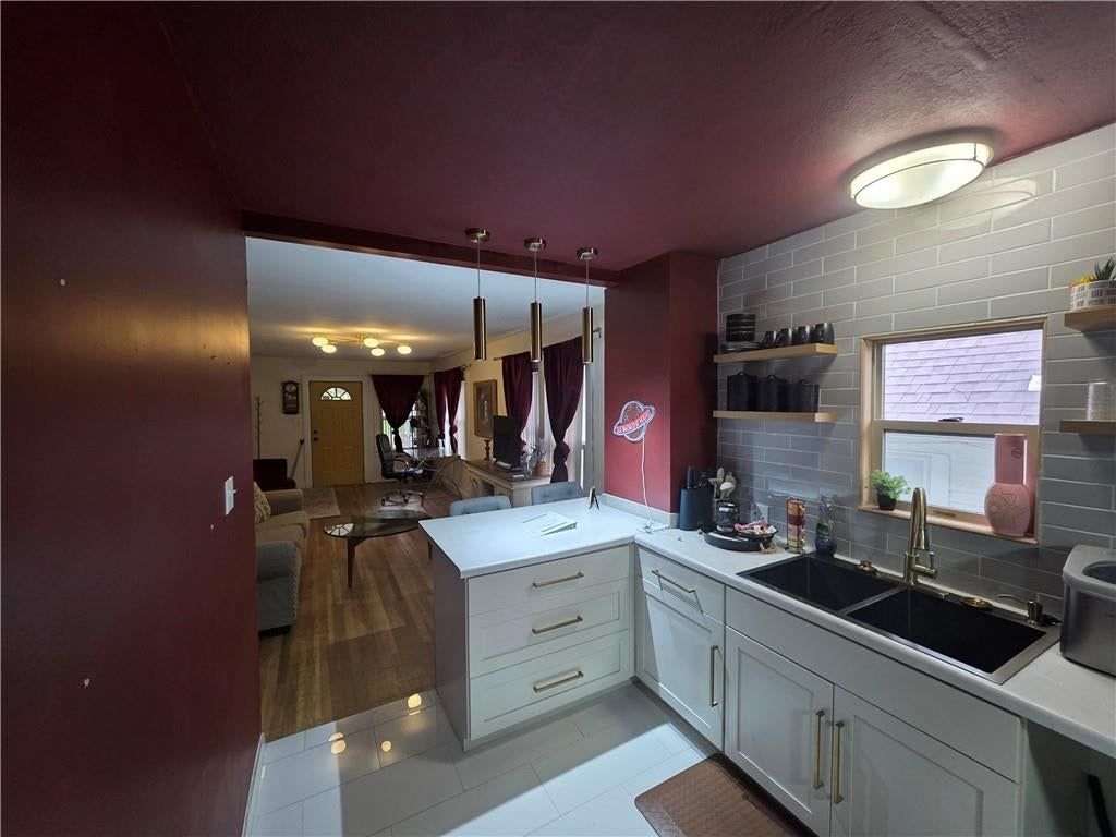 342 N oakley Avenue — photo 7