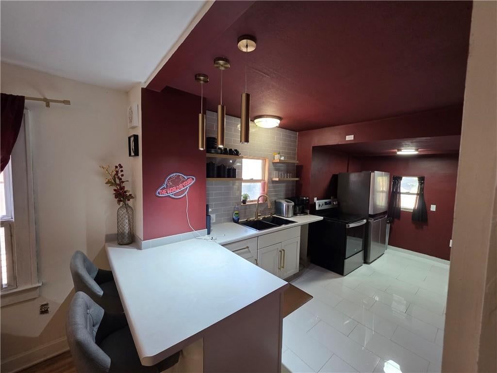 342 N oakley Avenue — photo 8