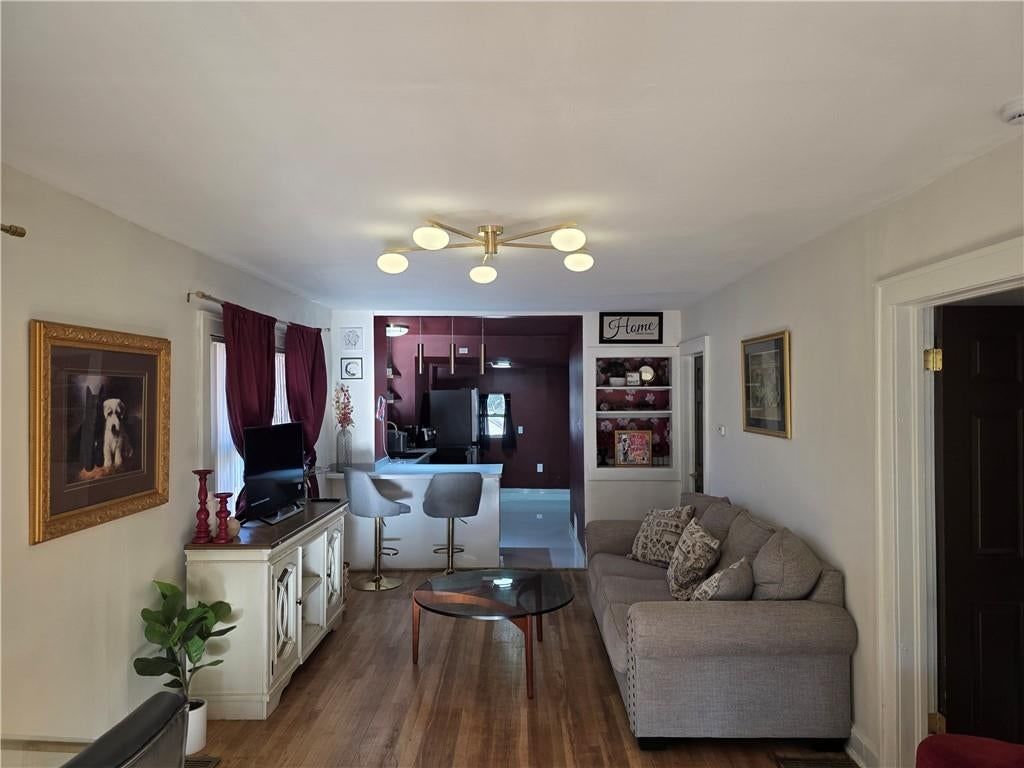 342 N oakley Avenue — photo 10