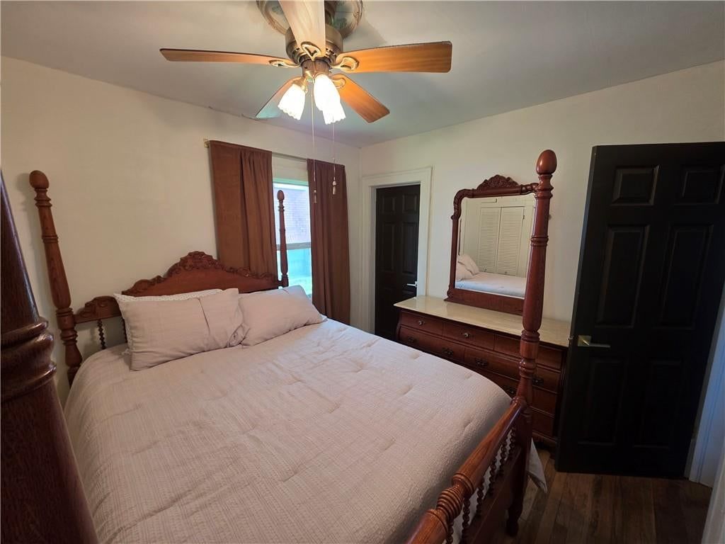 342 N oakley Avenue — photo 12