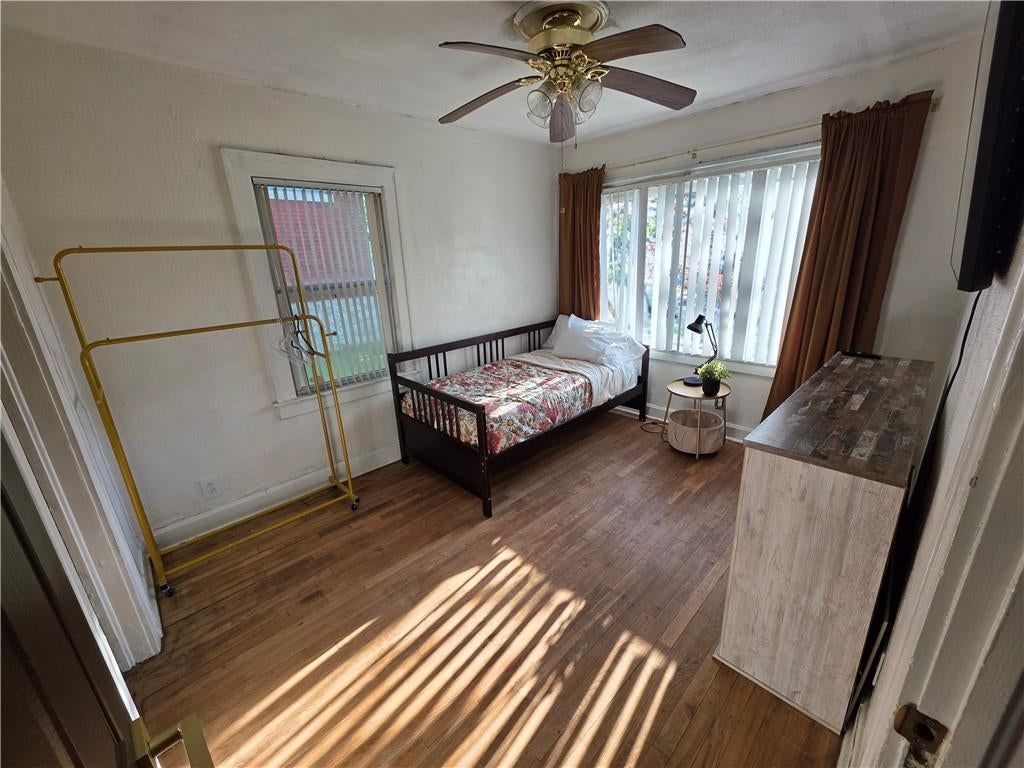 342 N oakley Avenue — photo 14