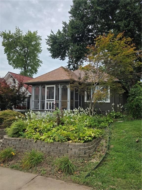 342 N oakley Avenue — photo 16