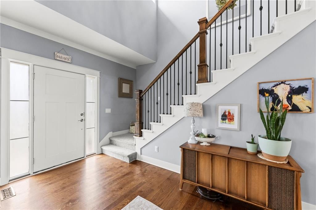 Photo 5 of 43 - 1800 Knoll Creek Lane, Raymore, MO 64083