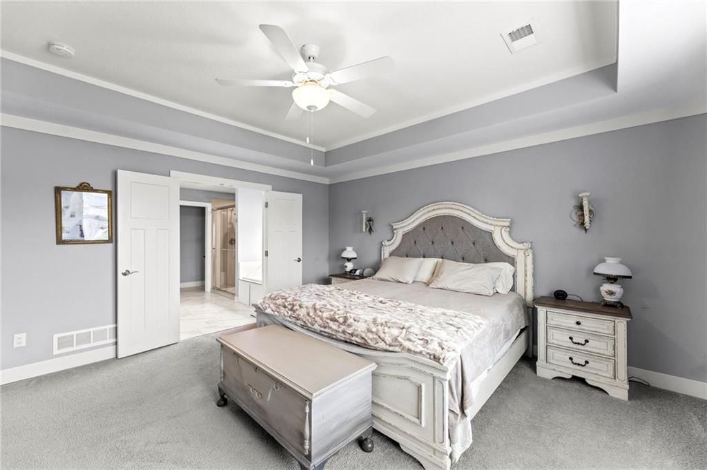 Freestanding tub at 1800 Knoll Creek Lane, Raymore, MO 64083