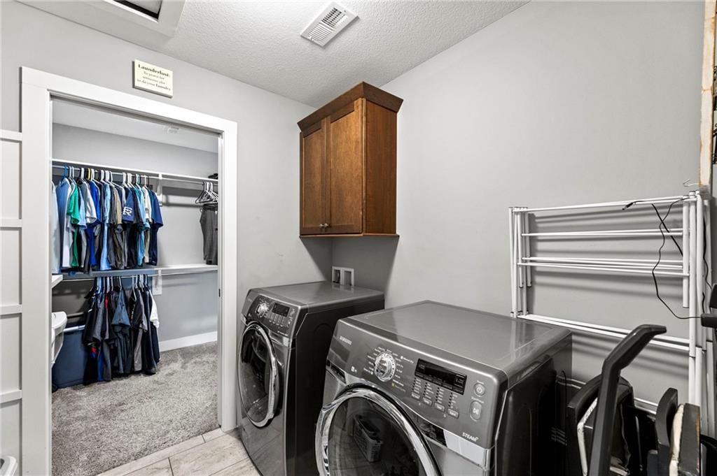 Photo 36 of 43 - 1800 Knoll Creek Lane, Raymore, MO 64083