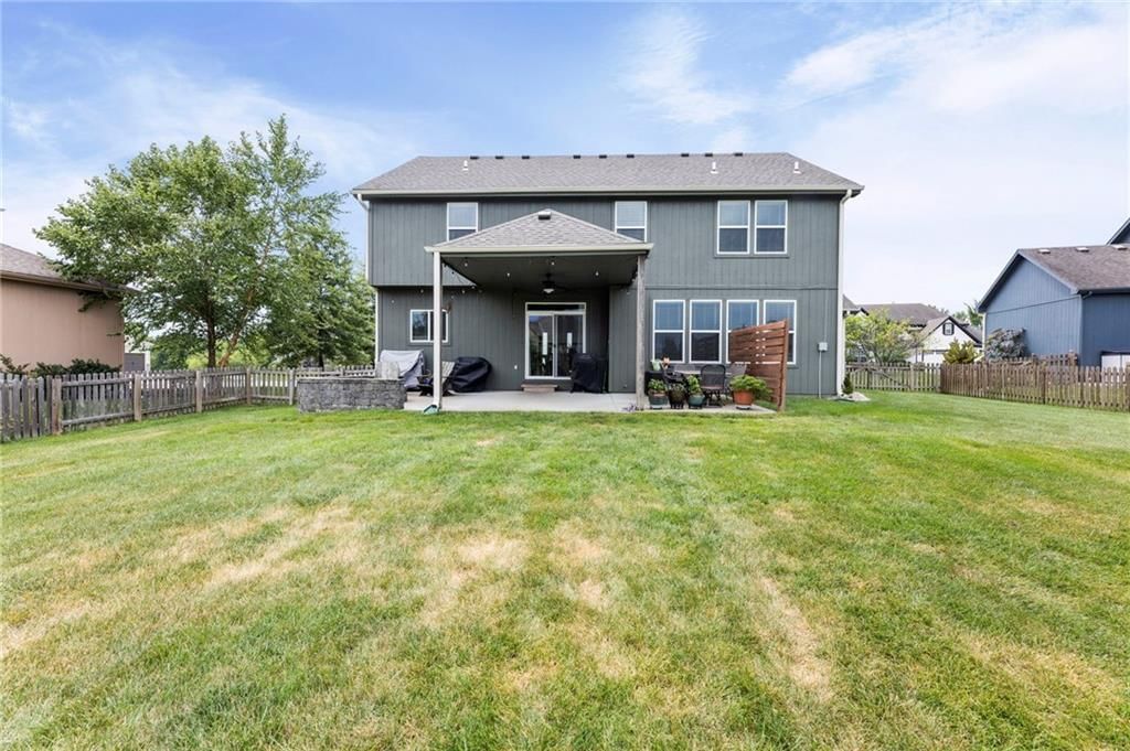 Photo 39 of 43 - 1800 Knoll Creek Lane, Raymore, MO 64083