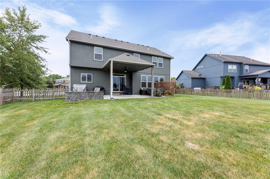 Photo 40 of 43 - 1800 Knoll Creek Lane, Raymore, MO 64083