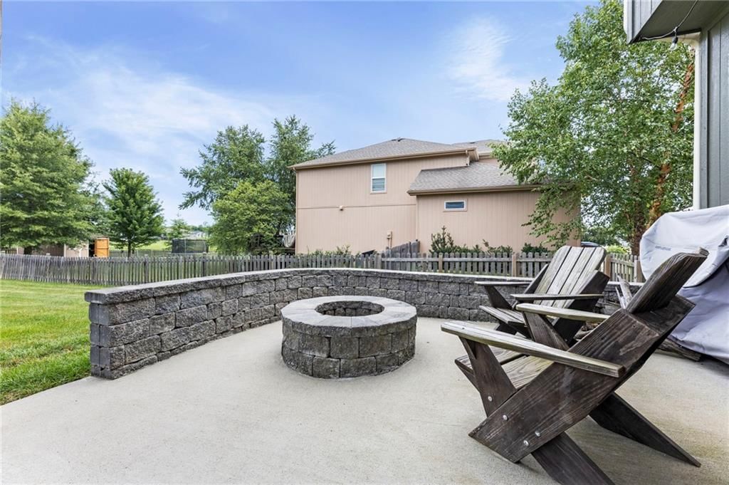 Photo 42 of 43 - 1800 Knoll Creek Lane, Raymore, MO 64083