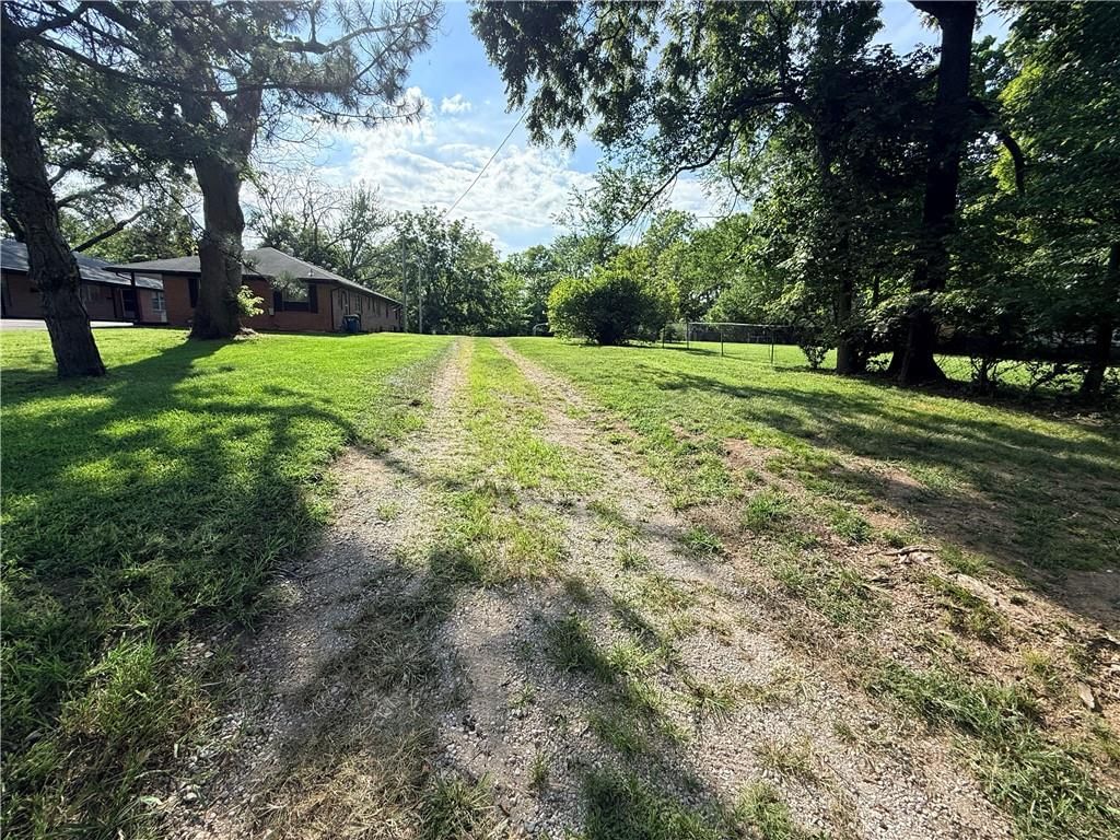 1304 N River Boulevard, Independence, MO: listing photo 2