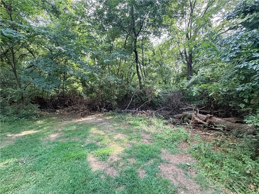 1304 N River Boulevard, Independence, MO: listing photo 3