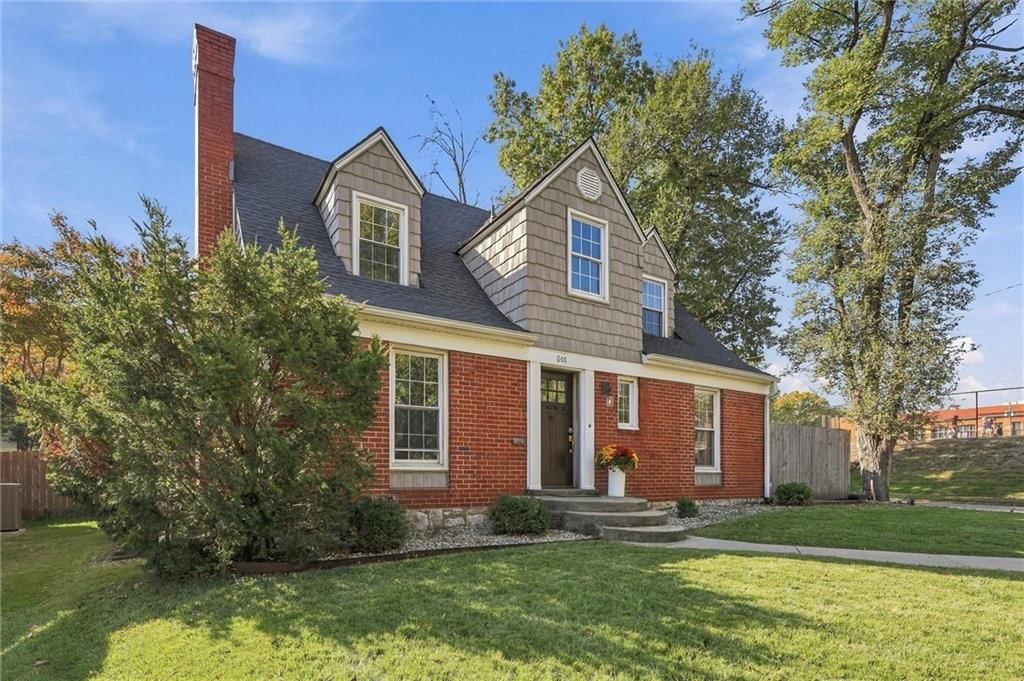 601 E 69 Street, Kansas City, MO: listing photo 3