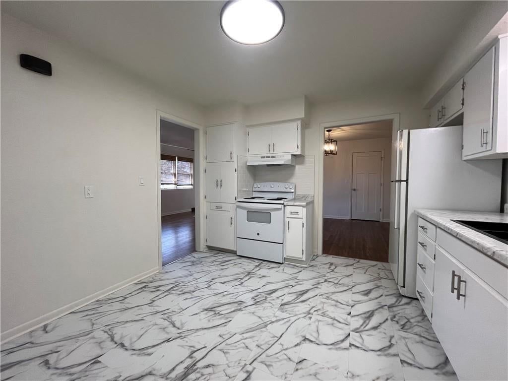 204 W Grand — photo 8