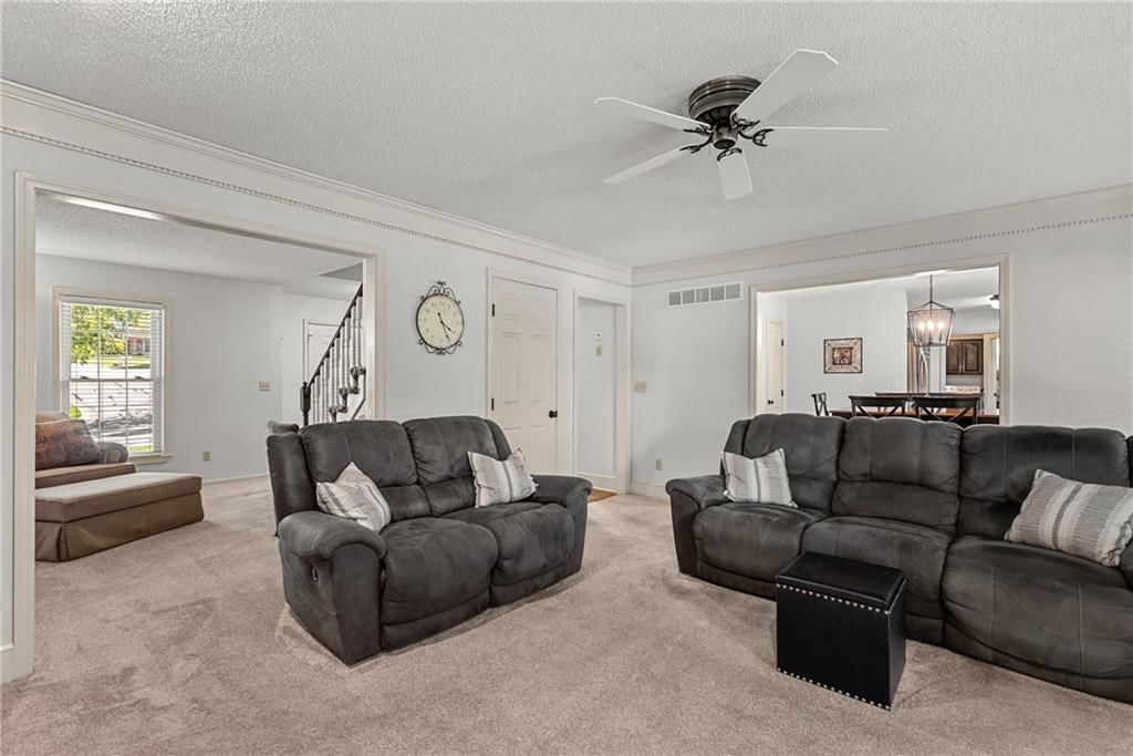 Photo 13 of 45 - 13608 W 68th Street, Shawnee, KS 66216