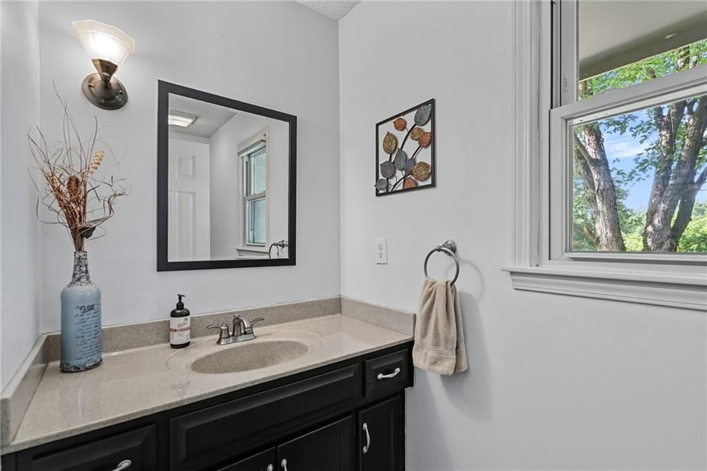 Photo 18 of 45 - 13608 W 68th Street, Shawnee, KS 66216
