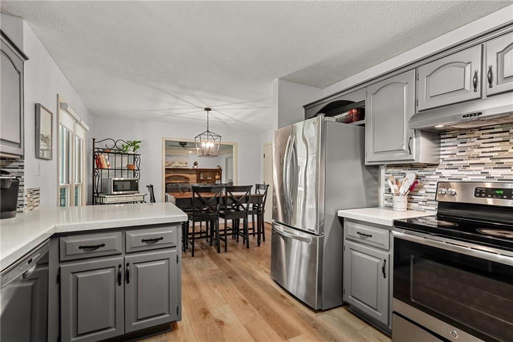 Photo 15 of 45 - 13608 W 68th Street, Shawnee, KS 66216