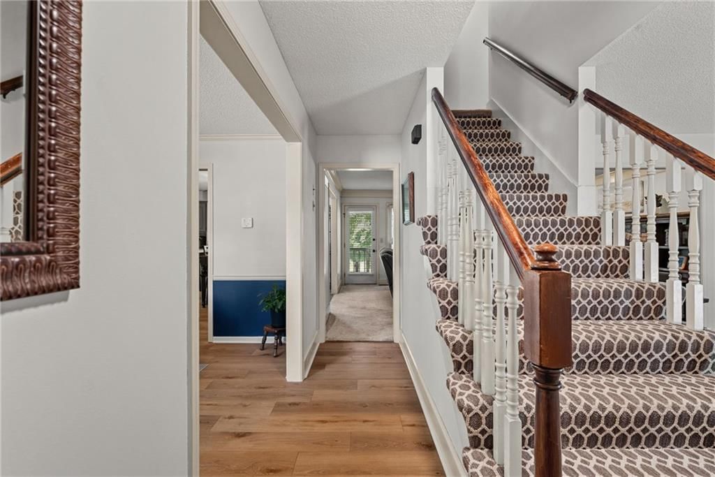 Photo 5 of 45 - 13608 W 68th Street, Shawnee, KS 66216