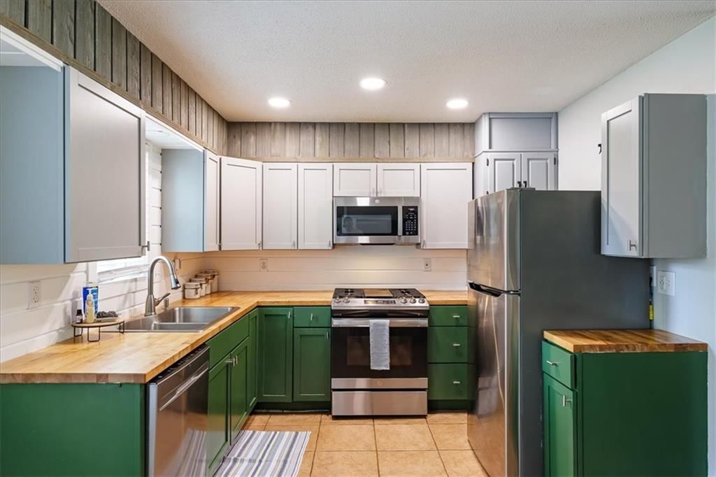 2541 Highland Drive — photo 10