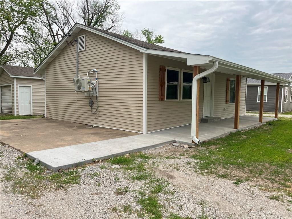 1030 W Ashland Street, Nevada, MO