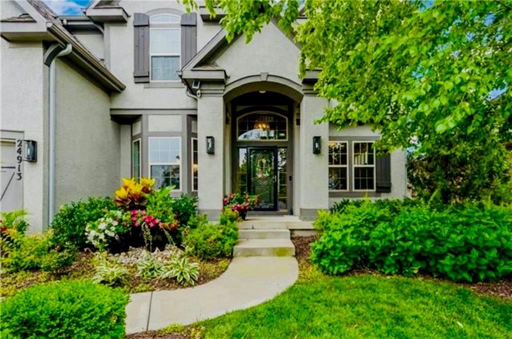 24913 W 98th Street, Lenexa, KS: listing photo 2