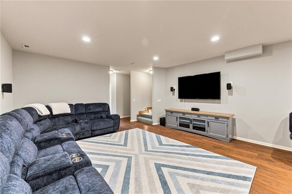 10230 Marion Street — photo 37