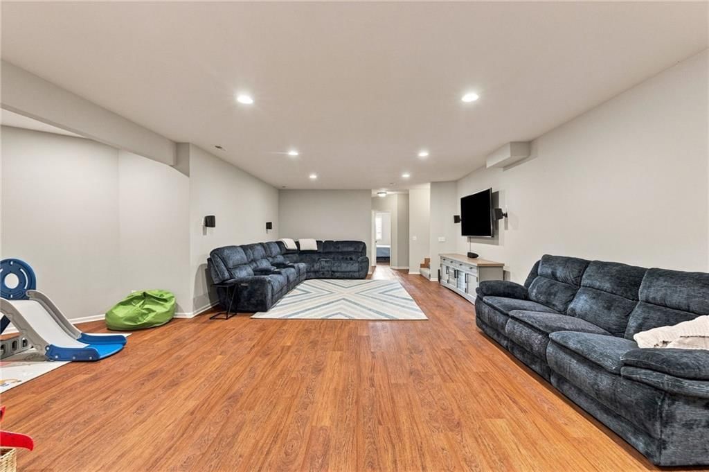 10230 Marion Street — photo 38