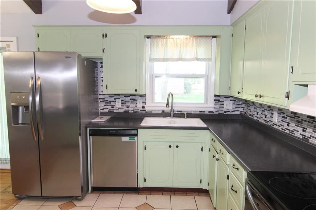 Photo 8 of 29 - 7104 Melrose Lane, Shawnee, KS 66203
