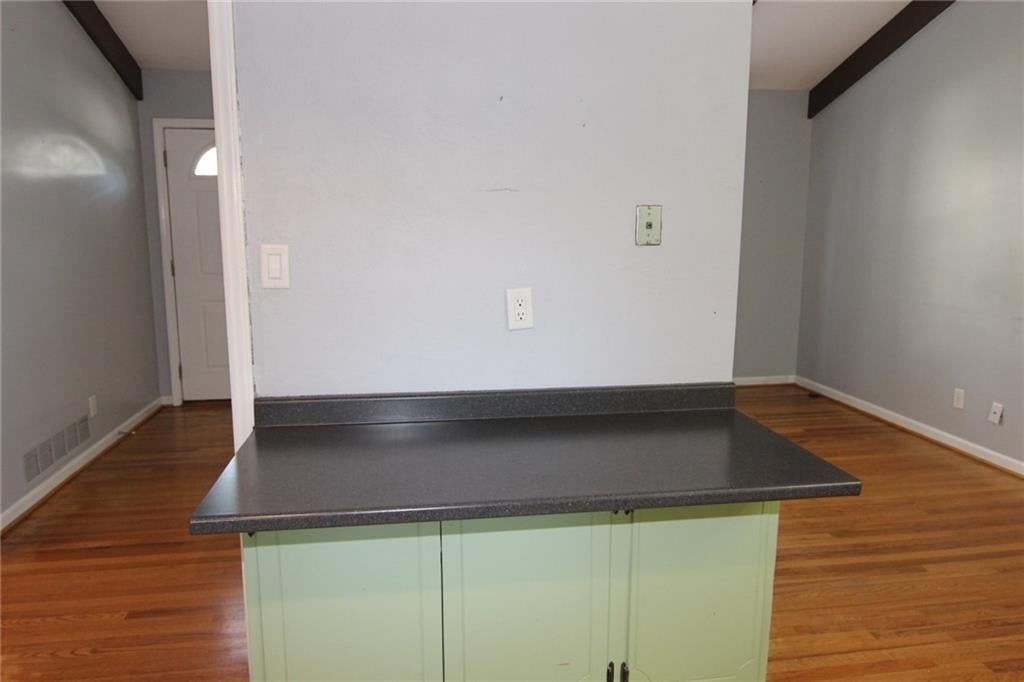 Photo 9 of 29 - 7104 Melrose Lane, Shawnee, KS 66203