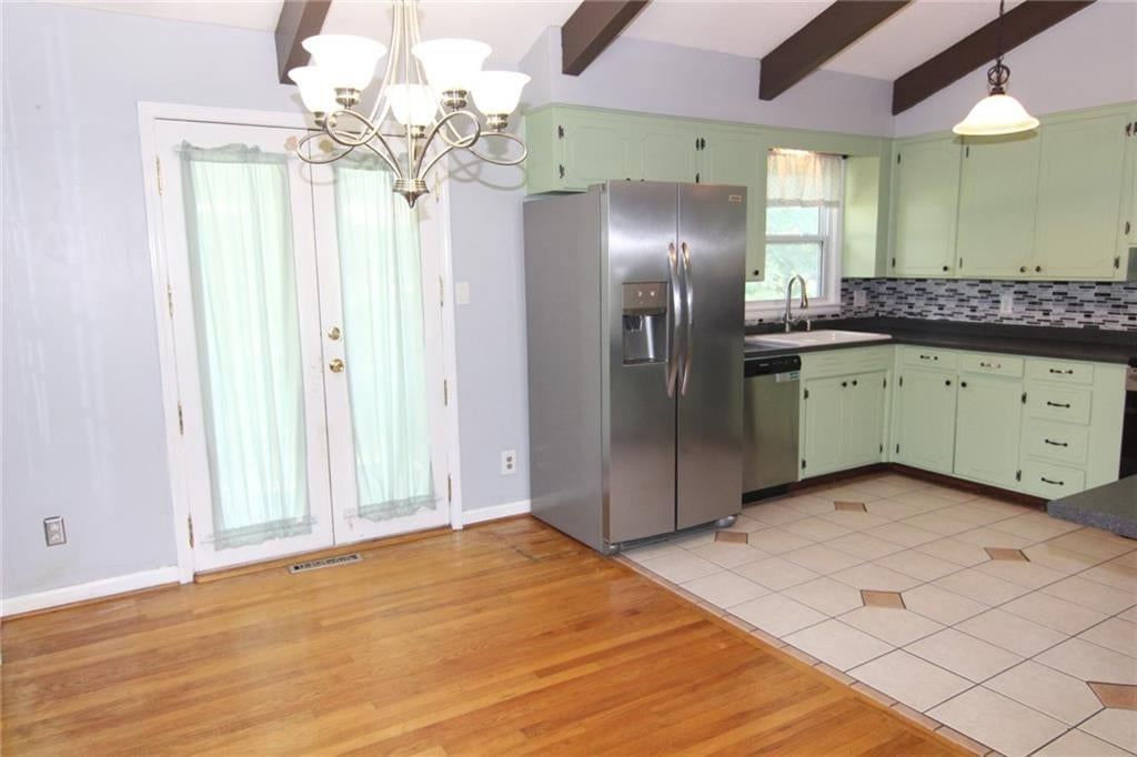 Photo 11 of 29 - 7104 Melrose Lane, Shawnee, KS 66203